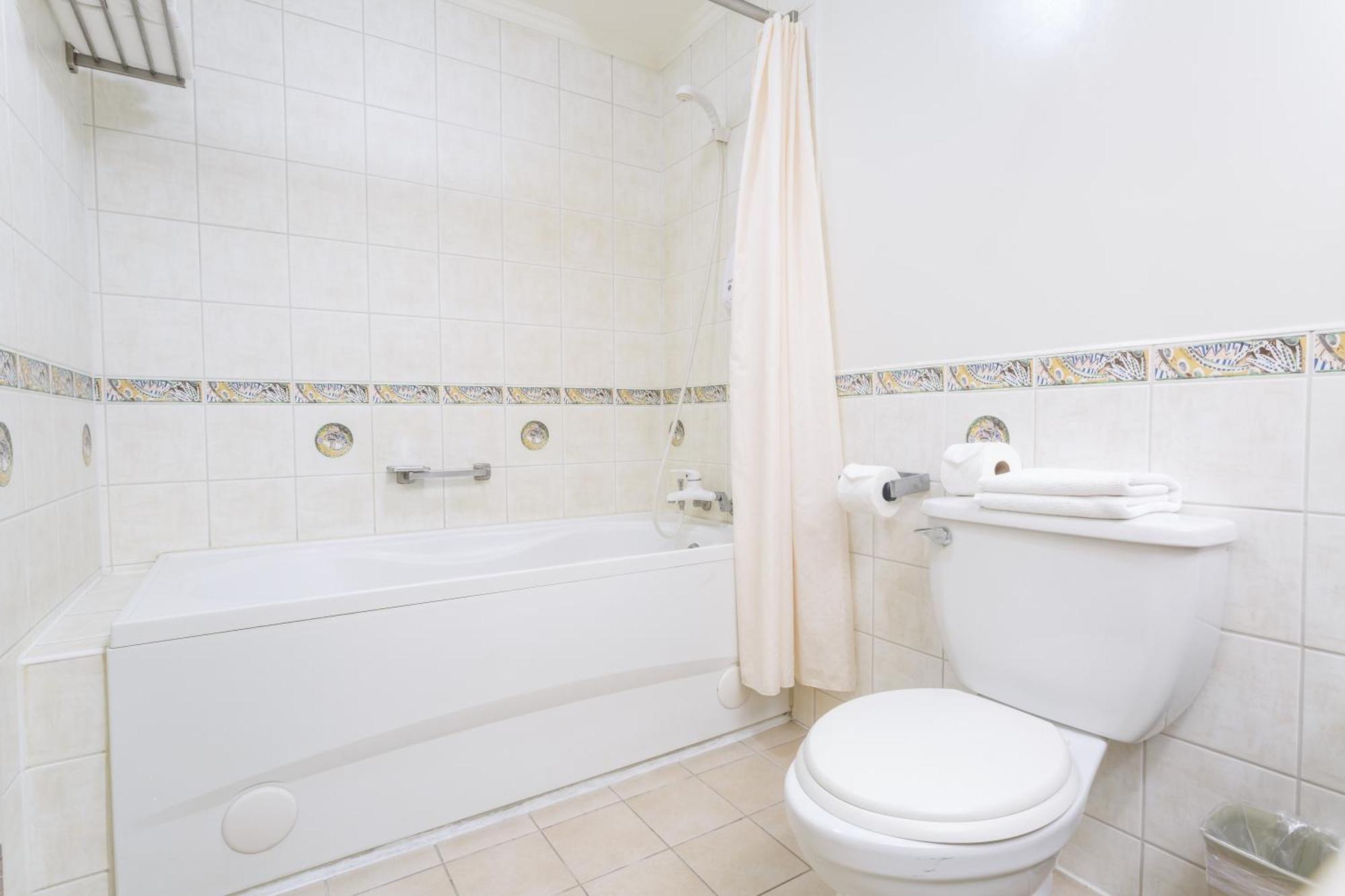 Zweibettzimmer mit Stadtblick